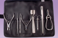 1148-08 ESTUCHE DE MANICURE Y PEDICURE C/ 8 PIEZAS  1 LIMA,1 TIJERAS,1 CORTA CALLOS, 1 ESP&Aacute;TULA DOBLE,3 ALICATAS
